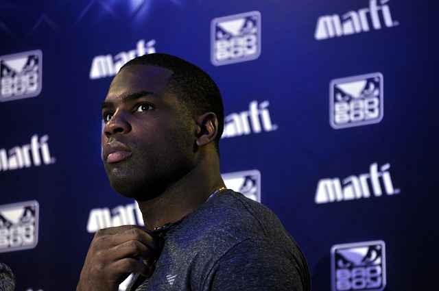 AC米兰解雇主教练丰塞卡 孔塞桑接任.