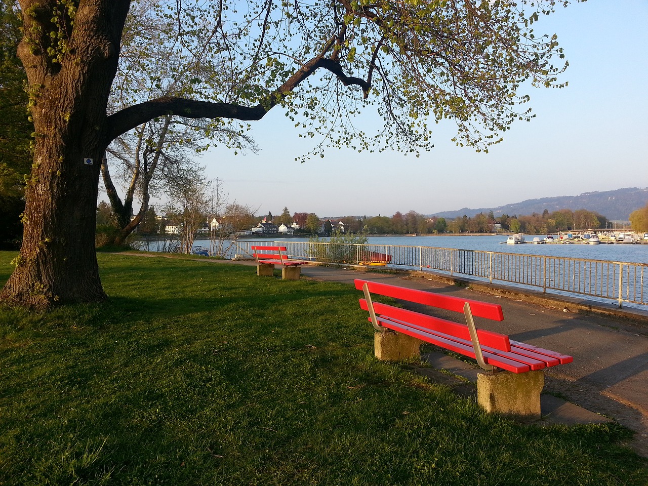 《世界體育報》：巴薩正密切關註補強人選，維爾茨費爾梅倫巴雷拉皆在列.
